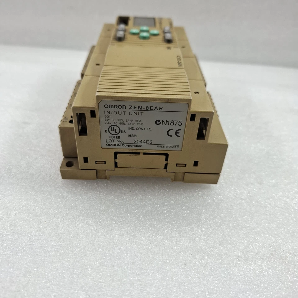 OMRON ZEN 10C1AR-A-V1 WITH ZEN-8EAR IN/OUT UNIT (LOW VISIBILITY ON DISPLAY)